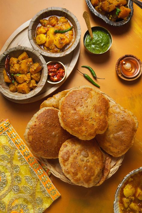 Bedmi Poori - Sinfully Spicy Bedmi Puri, Gastronomic Food, Food Cart Design, Potato Curry, Second Breakfast, Healthy Homemade Recipes, Indian Breakfast, Favorite Recipes Dinner, Indian Street Food