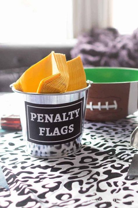 Football Shaped Foods, Superbowl Party Decorations, Party Decorating Ideas, Burlesque Party, Super Bowl Decorations, Football Party Decorations, Football Diy, Game Day Party, Bowl Party Food