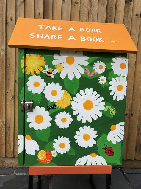 Little Free Library Painting Ideas, Little Library Painting Ideas, Neighbourhood Library, Free Library Box Ideas, Little Library Ideas, Little Free Library Ideas, Free Little Library, Boring House, Little Free Library Plans