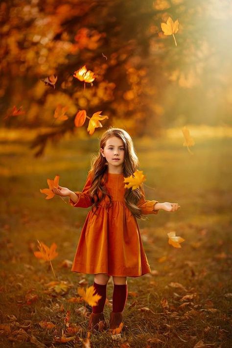 Fall Family Portraits, Children Photography Poses, Halloween Photography, Fall Family Pictures, Airbrush Art, Foto Poses, Fall Family Photos, Childrens Photography, Fall Photoshoot