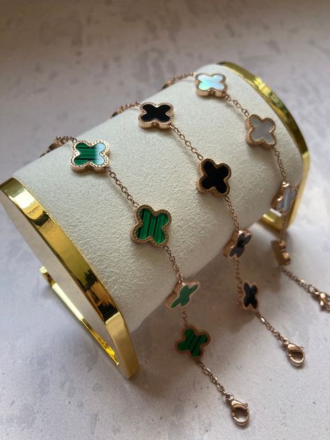 High Quality Clover Bracelet whiteflower Braceletclover - Etsy Unique Christmas Decorating Ideas, Crafts Christmas Diy, Creative Christmas Crafts, Christmas Wedding Decorations, Van Cleef And Arpels Jewelry, Pretty Jewelry Necklaces, Ear Chain, Clover Bracelet, Jewelry Accessories Ideas