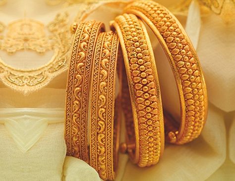 Bangles are beautiful accessories that you can try on with any attire. It just takes the right choice to make. Take a look at these latest gold bangle designs in 20 grams. Jewellery Beads, Gold Bangles Indian, Gold Bangles For Women, Gold Bangle Set, Gold Chain Design, The Bangles, Bracelets Design, Bangles Jewelry Designs, Gold Fashion Necklace