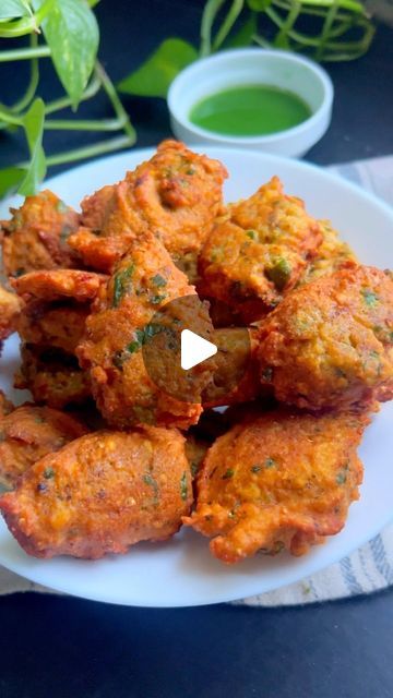 Besan Pakora Recipe, Airfryer Indian Recipes, Easy Pakora Recipe, Paneer Pakora Indian, How To Make Bread Pakora, Air Fryer Recipes Indian, Paneer Pakora, Pakora Recipes, Mung Bean