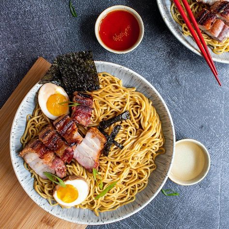 Abura soba is a Japanese dry ramen dish that is the ultimate comfort food. Here is my homemade version of a shoyu abura soba. Soba Aesthetic, Tare Recipe, Abura Soba, Dry Ramen, Ramen Dish, Yaki Soba, Ramen Dishes, Japanese Pancake, Crispy Pork Belly