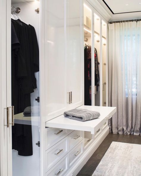 LISA ADAMS | LA CLOSET DESIGN on Instagram: “A pull-out packing table is the perfect solution when your space is too narrow for an island! 🙌🏼✨ 📸: @meghanbob” Small Walk In Closet, Pants Rack, Purse Storage, Pull Out Shelves, Luxury Closets Design, Cabinet Fronts, Walk In Robe, Shoe Shelves, Small Closets