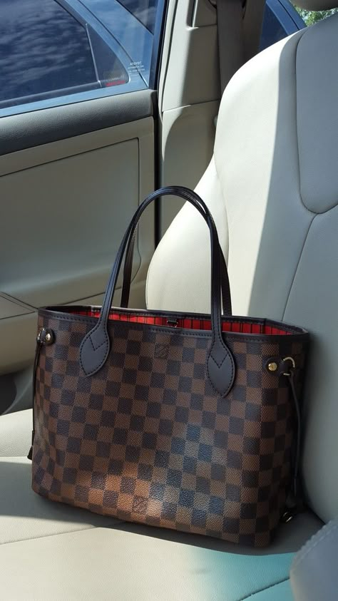 My Louis Vuitton NEVERFULL pm in Damier Ebene Lv Bag Neverfull, Lv Neverfull Bag, Neverfull Pm Outfit, Lv Purse Outfit, Neverfull Aesthetic, Louis Vuitton Bags Women, Women’s Purses, Luis Vuitton Neverfull, Louis Neverfull