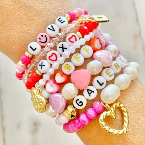 Valentine Valentine's Day Beaded Stretch Bracelets - Etsy Canada Bracelets Heart, Preppy Bracelets, Valentines Bracelets, Bracelets Women, Kids Bracelets, Beaded Jewellery, Glass Beaded Bracelets, Beaded Stretch Bracelet, Heart Charm Bracelet