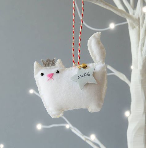 Diy Felt Christmas Ornaments, Baby Mobil, Felt Crafts Christmas, Cat Christmas Ornaments, Personalised Christmas Decorations, Felt Christmas Decorations, Felt Decorations, Felt Christmas Ornaments, Cat Ornament