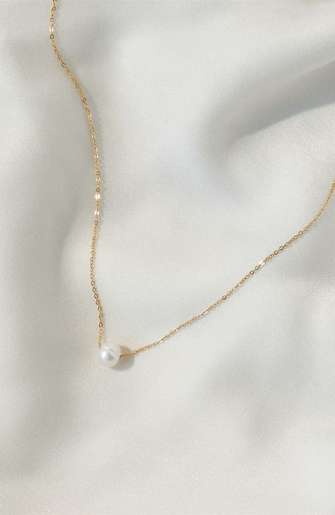 A single freshwater pearl makes a simple yet stunning statement on this delicate chain necklace. 16" length Pearl size: 8mm 14k-gold fill/freshwater pearl Made in the USA Simple Pearl Necklace, Peacock Pearl, Gold Necklace Simple, Simple Pearl, Gold Pearl Necklace, Freshwater Pearl Necklace, Pearl Wedding, Freshwater Pearl Necklaces, Bridesmaid Jewelry