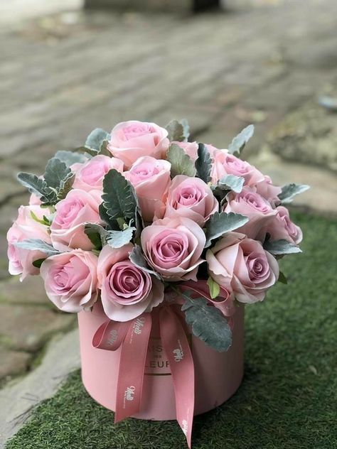 Flower Gift Box Ideas, Flowerbox Ideas, Gift Box Ideas For Women, Creative Floral Arrangements, Pink Flower Arrangements, Orchid Flower Arrangements, Birthday Flowers Bouquet, Moon Flowers, Bouquet Box