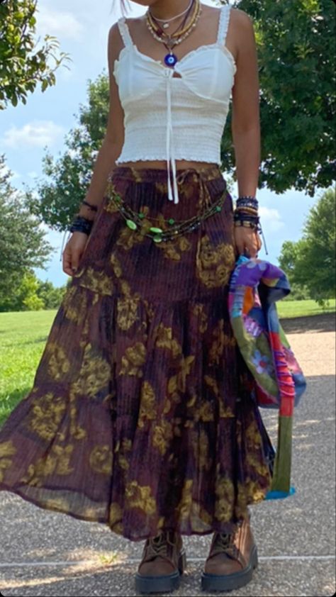 Floral Maxi Skirt Outfit, Outfits Alt, Maxi Skirt Outfit Summer, Indie Outfit Inspo, Printed Skirt Outfit, Skirt Outfit Summer, Printed Long Skirt, Long Skirt Outfits, Maxi Skirt Outfits