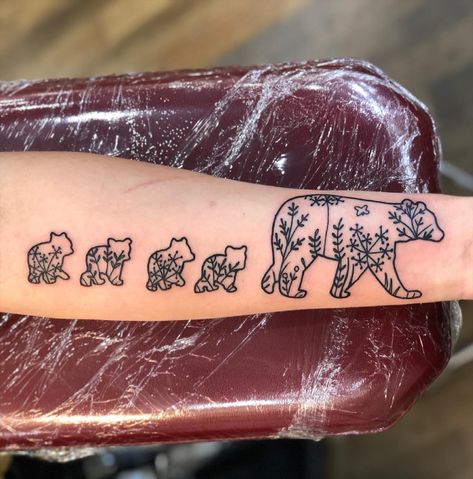 Bear And Cubs Tattoo Mothers, Mama Bear And 3 Cubs Tattoo, Mama Bear Tattoo Cubs, 3 Daughters Tattoo For Mom, Mama Bear Baby Bear Tattoo, Mother Bear Tattoo, Mom And Kids Tattoo Ideas, Tattoos For Moms With Kids Sleeve, Mama Bear Tattoo Mothers