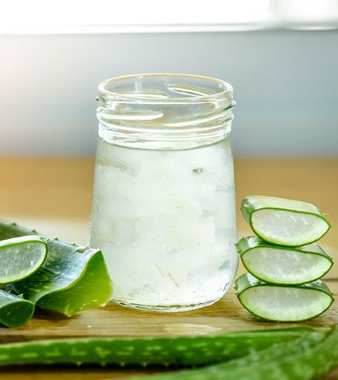 Detoxifying Drinks, Home Remedies For Sunburn, Sunburn Remedies, Fresh Aloe Vera Gel, Aloe Vera Benefits, Aloe Vera Drink, Organic Aloe Vera Gel, Fresh Aloe Vera, Aloe Vera Plant