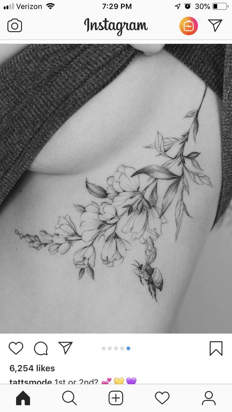 Rib Tattoos For Women Quotes, Rib Tattoo Quotes, Flower Tattoo On Ribs, Small Rib Tattoos, Side Tattoos Women, Mangas Tattoo, Rib Tattoos For Women, Ribcage Tattoo, Tattoos For Women Flowers