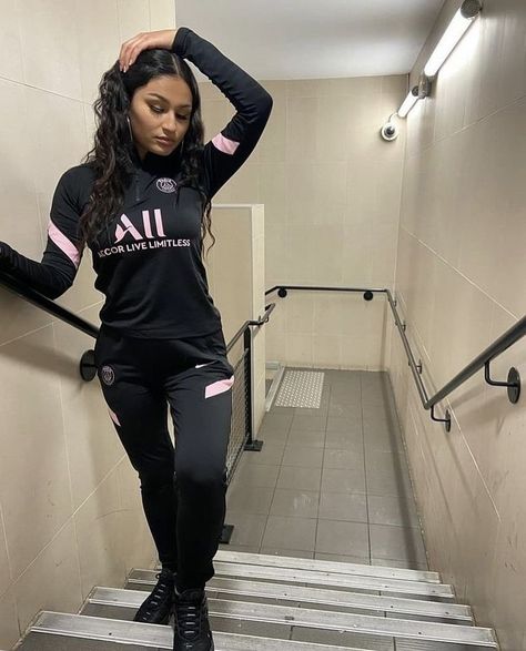 Drip Outfits Women, Sportwear Outfit, Tracksuit Outfit, Mode Zara, Rihanna Style, Swag Girl Style, Football Outfits, Cute Comfy Outfits, Swaggy Outfits