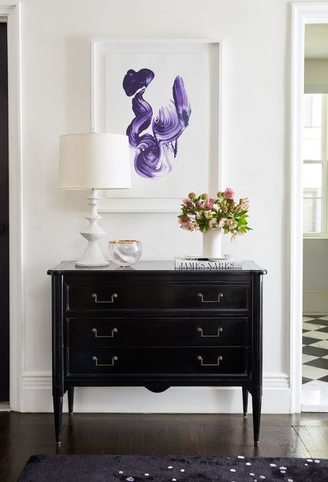 Entryway Ideas Traditional, White Foyer, Kips Bay Showhouse, Gramercy Park, Foyer Table, Inside Interiors, Entryway Ideas, Contemporary Chairs, Hall Design