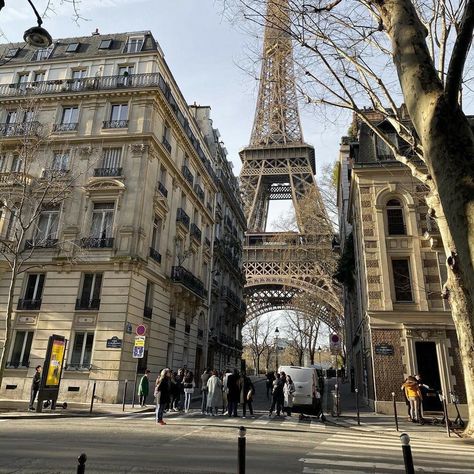 Beige Paris Aesthetic, Cheengu Brown, Brown Aesthetic Paris, Brown Paris Aesthetic Wallpaper, Paris Nature Aesthetic, Paris Mood Board, Paris Buildings Aesthetic, Paris Vibes, France Aesthetic