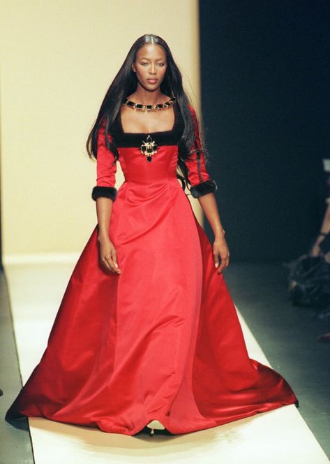 1999 Naomi Campbell Walk, Paris Fashion Week Men, Paul Gaultier Spring, 90s Models, Milan Fashion Weeks, Naomi Campbell, Fashion History, Milan Fashion Week, 90s Fashion