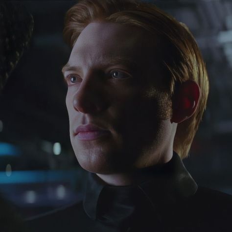 Hux Star Wars, Aesthetic Star Wars, Star Wars Icon, Star Wars Aesthetic, General Aesthetic, General Hux, Aesthetic Star, Star Wars Cards, Domhnall Gleeson