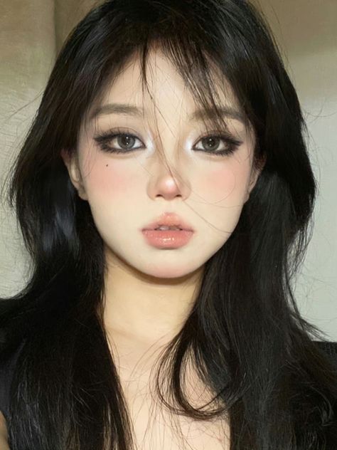 Japanese Dark Makeup, Cat Eye Douyin Makeup, Smoky Asian Eye Makeup, Small Mouth Makeup, Emo Douyin Makeup, Makeup Types Names, Douyin Smokey Makeup, Korean Smokey Eye Makeup, Dark Asian Makeup