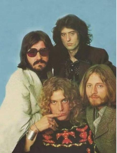 led zep people magazine cover photoshoot alt cover photo 1976 People Magazine Covers, Robert Plant Led Zeppelin, John Paul Jones, John Bonham, Led Zep, Musica Rock, Jimmy Page, I'm With The Band, Robert Plant