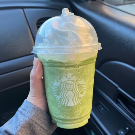 Frappe Starbucks, Matcha Frappuccino, Matcha Frappe, Mocha Drink, Mocha Cookie Crumble, Starbucks Collection, Starbucks Matcha, Caramel Frappuccino, Mocha Frappuccino