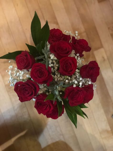 #red #roses #babysbreath Red Roses And Baby Breath Bouquet, Red Roses With Baby Breath, Pink Hydrangea Bouquet, Pretty Bouquets, Prettiest Flowers, Roses In A Vase, Valentine Flowers, Blue Peonies, Hydrangea Bouquet