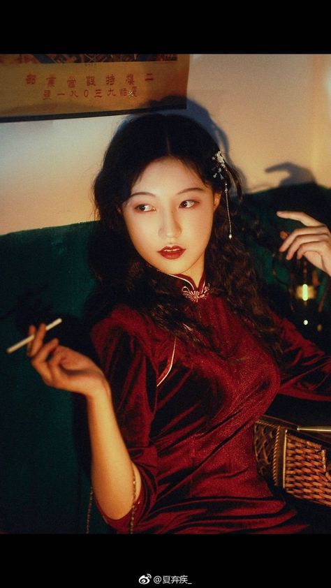 Old Shanghai, Chinese Aesthetic, Chinese Vintage, Chinese Fashion, Model Inspo, Photoshoot Concept, Pose Reference Photo, 인물 사진, Fashion Photoshoot