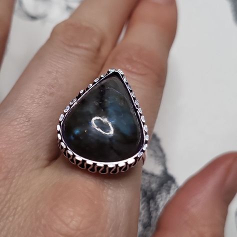 Teardrop Bohemian Labradorite Ring Size 8 Has A Reflective Rainbow In It Sterling Silver Plated Bohemian Handmade Opal And Sapphire Ring, Turquoise Heart Ring, Cats Eye Ring, Purple Stone Rings, Vintage Gold Rings, Vintage Jewellery Rings, Vintage Silver Rings, Bohemian Handmade, Blue Stone Ring