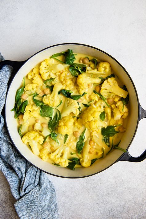 One-Pot Cauliflower Curry with Chickpeas and Spinach #vegan #cauliflower #glutenfree Chickpeas And Spinach, Curry With Chickpeas, Spinach Vegan, Spinach Healthy, Butternut Squash Curry, Spinach Curry, Vegan Cauliflower, Cauliflower Curry, Simply Recipes