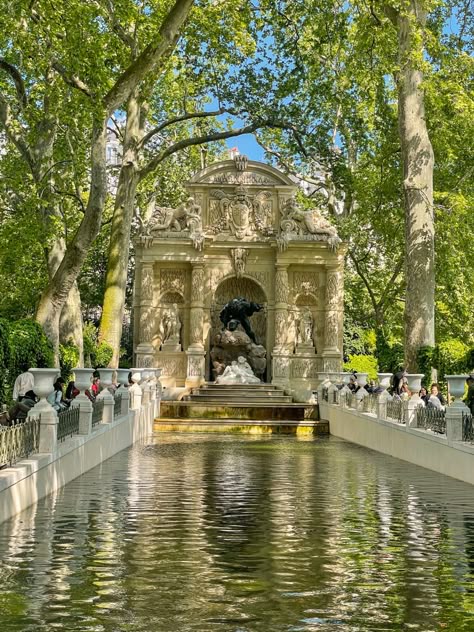 Luxembourg Gardens Aesthetic, Jardin Luxembourg Paris, Luxembourg Aesthetic, Tour Brochure, Paris Locations, Paris Gardens, Paris In July, Paris Cottage, Emily En Paris