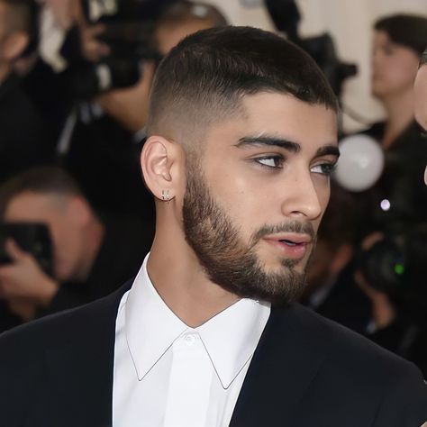 Zyan Malik Hairstyle Haircuts, Arab Man Haircut, Zayn Malik Hairstyle Buzz Cut, Zayn Bald, Mid Fade Buzzcut Men, Buzz Cut And Beard, Zayn Malik Buzzcut, Arabic Hairstyles, Zayn Malik Photoshoot