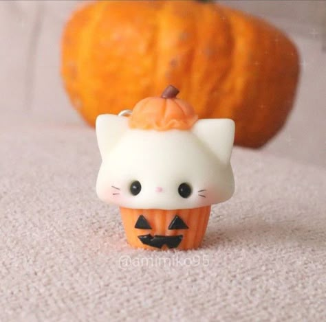 Cute Animal Clay Art, Halloween Clay Art Ideas, Cute Air Dry Clay Ideas Kawaii, Easy Clay Art Ideas, Cute Halloween Clay Ideas, Kawaii Air Dry Clay Ideas, Cute Things Made Out Of Clay, Cute Clay Characters, Clay Aminals