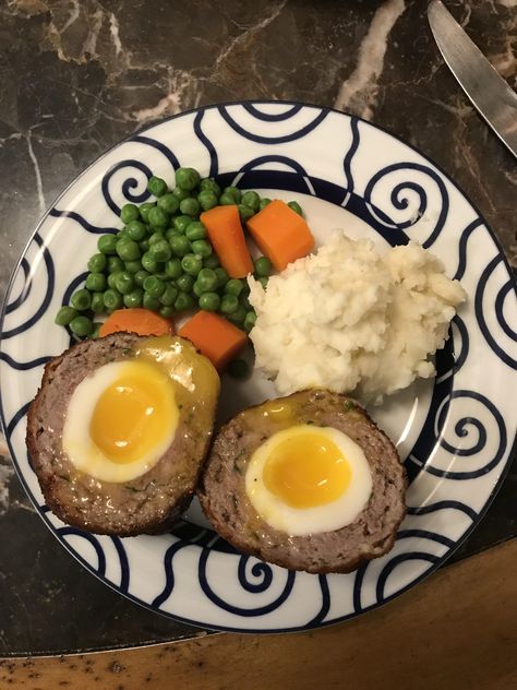 [HOMEMADE] Scotch Eggs with Vegetables and Mashed Potatoes Eggs With Vegetables, Homemade Scotch Eggs, Scotch Eggs, With Mashed Potatoes, Irish Recipes, Breakfast Dishes, The Hub, Living Food, Food Recipe