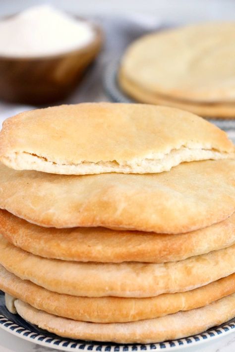 Air Fried Pita Bread, Air Fryer Flat Bread, Air Fryer Pita Bread, Air Fryer Flatbread, Greek Yogurt Flatbread, Flatbread Dough Recipe, Baked Flatbread, Yogurt Flatbread, Pita Pocket Recipes