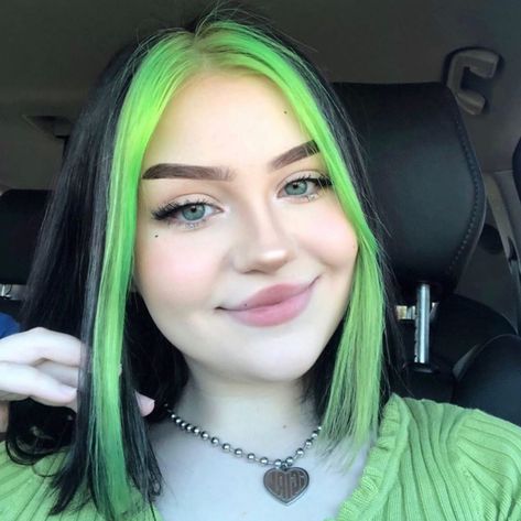 E Girl Hair, Short Grunge Hair, Hair Color Streaks, Lilac Hair, Hair Streaks, Grunge Look, Dye My Hair, Hair Dye Colors, Hair Inspiration Color