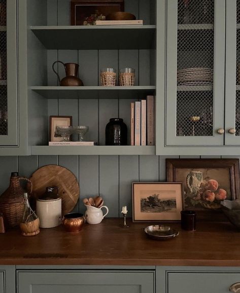 Old English Cottage Interiors Kitchen, Antique Modern Kitchen, Vintage English Cottage Interiors, Kitchen Blue Cabinets, Styling Kitchen Shelves, Thrifted Kitchen, Vintage Cottage Kitchen, Cottage House Decor, Swamp House