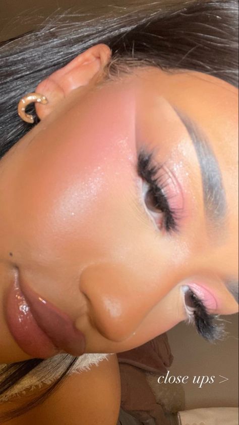 Jordan Lipscombe Makeup, Pink Under Eye Makeup Looks Black Women, Pink Baddie Makeup, Frosted Makeup Look, Light Beat Makeup, Simple Birthday Makeup Look, Short Cat Eye Lash Extensions, Uk Makeup Looks, Baddie Eyebrows