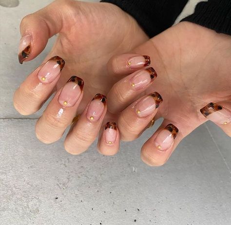 Gold Nail Jewels, Leopard Nails Square, Tortuous Shell Nails, Island Nails, Nails Leopard, Vogue Nails, Cheetah Nails, Grunge Nails, Minimal Nails