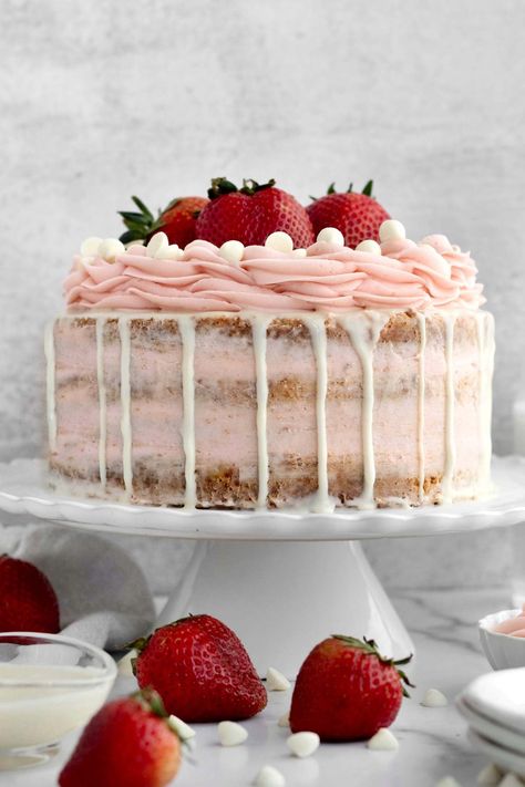 Vanilla Strawberry Cake Recipe, Strawberry White Cake, Vanilla Raspberry Cake, Vanilla Strawberry Cake, Strawberry Vanilla Cake, Strawberry Treats, Raspberry Ripple, Beauty Cakes, Ganache Recipe