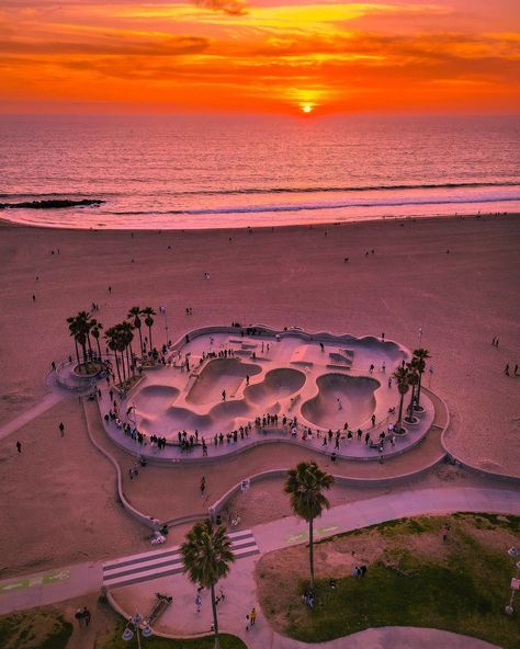 Happy Sunday! Ready to shred at Venice Skate Park? 🛹 Before hitting the ramps, fuel up with a delicious breakfast or coffee at Dogtown Coffee. It’s the perfect start to an epic day of skating! ☕️🍳 

📷 @iteeezy

#SundayFunday #VeniceSkatePark #DogtownCoffee #SkateLife #SantaMonica #CoffeeLovers Delicious Breakfast, Skate Park, Sunday Funday, Yummy Breakfast, Happy Sunday, Santa Monica, Skating, Venice, Fuel