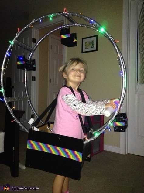 Teresa: My 4 year old daughter, Presley, manages to come up with something different every year to be. Mommy is just crazy enough to try and make her ideas come to... Ferris Wheel Costume, Bulb Photo, Wheelchair Costumes, Diy Group Halloween Costumes, Clever Costumes, Diy Carnival, Halloween Office, Halloween Costumes 2016, Great Halloween Costumes