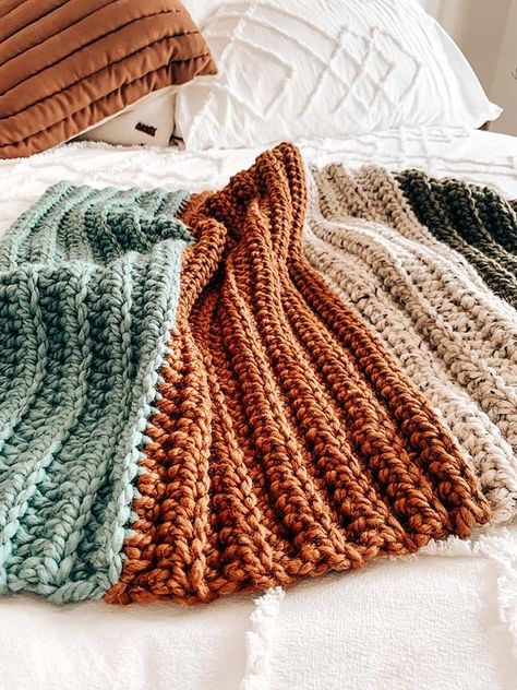 Colorblock Crochet, Cj Design, Chunky Crochet Baby Blanket, Chevron Crochet Blanket Pattern, Crochet Blanket Colors, Boho Baby Blankets, Chunky Crochet Blanket Pattern, Crochet Blanket Chevron, Chevron Crochet