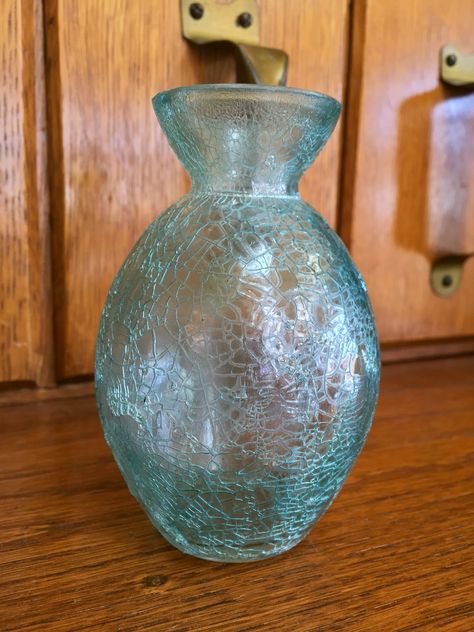 Painted Jugs, Tinting Glass, Glass Spray Paint, Vases Ideas, Milk Glass Vases, Wooden Vases, Crackle Paint, Painted Glass Vases, Antique Vases