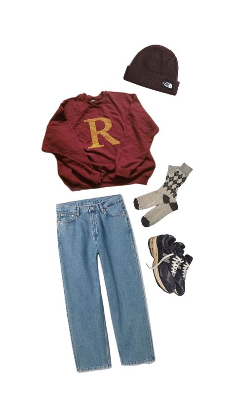 Ron Weasly #ronweasly #outfit Hogwarts Christmas, Ron Weasley, Clothing Ideas, Wizarding World, Hogwarts, Harry Potter, Outfit Inspirations, Outfit Ideas, Mens Outfits