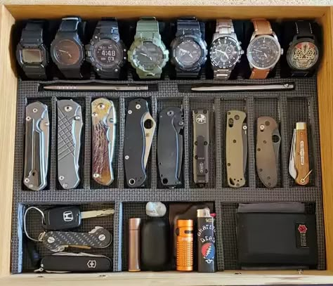 Made An EDC Drawer Organizer. It's Not Perfect But I Like It. - Imgur Utilitarian Aesthetic Home, Tactical Gear Room, Edc Storage, Schul Survival Kits, Tactical Gear Storage, Home Inspo Living Room, Gear Room, Edc Carry, Edc Gadgets