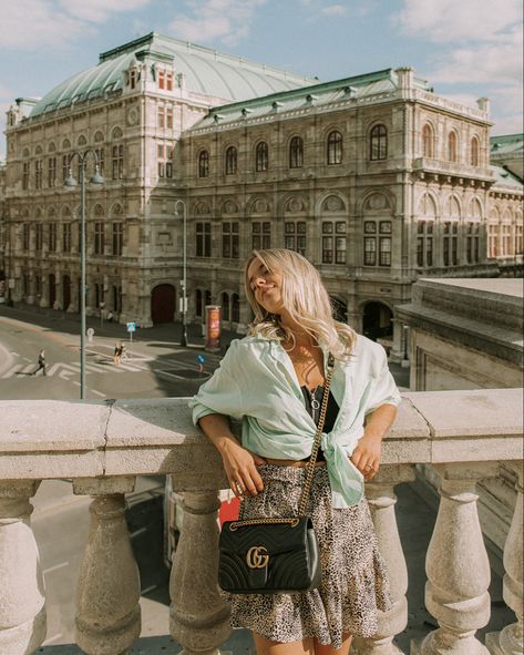 Vienna photoshoot ideas. Photos at Vienna State Opera. Instagrammable places in Vienna, Austria. The most Instagrammable places in Vienna. Vienna Instagram spots. Best places to take photos in Vienna. Photo Ideas In Vienna, Austria Instagram Pictures, Austria Picture Ideas, Vienna Photoshoot Ideas, Viena Photo Ideas, Vienna Inspo Pics, Vienna Instagram Pictures, Austria Photo Ideas, Prague Pictures Ideas