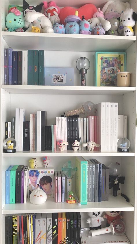 Kpop Shelf Minimalistic, Kpop Album Shelves, Kpop Albums Shelf Ideas, Kpop Display Shelf, K Pop Room Decor Ideas, Kpop Bookshelf Aesthetic, K Pop Bookshelf, Kpop Album Bookshelf, Kpop Room Aesthetic Shelf