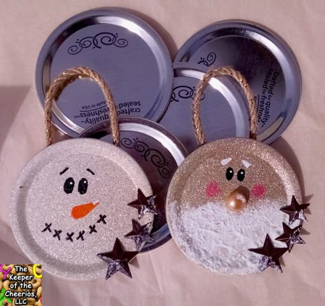 Mason Jar Lids Crafts, Jar Lid Crafts, Mason Jar Lid, Wine Bottle Diy Crafts, Mason Jar Crafts Diy, Snowman Faces, Mason Jar Lids, Christmas Ornaments Homemade, Wine Bottle Crafts