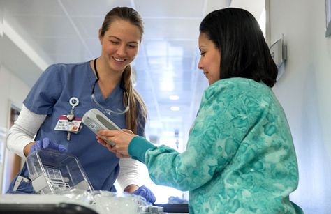 This image depicts a staff nurse demonstrating a skill to a student nurse in the clinical setting. Clinical Instructor, Staff Nurse, Student Nurse, A Staff, Nursing Education, Creative Learning, Nursing Home, Learning Spaces, Learning Environments